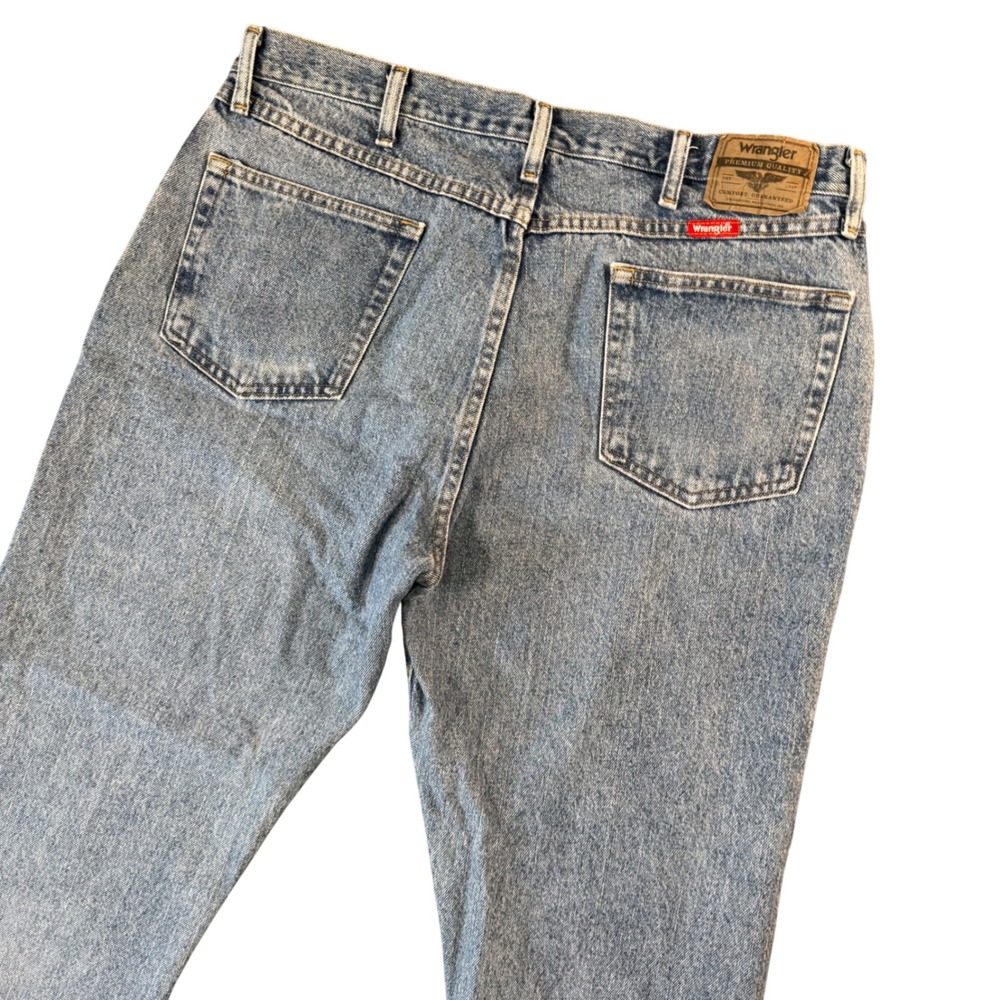 Wrangler Men's 38x30 Regular Fit Jeans Light Wash Denim Workwear Classic